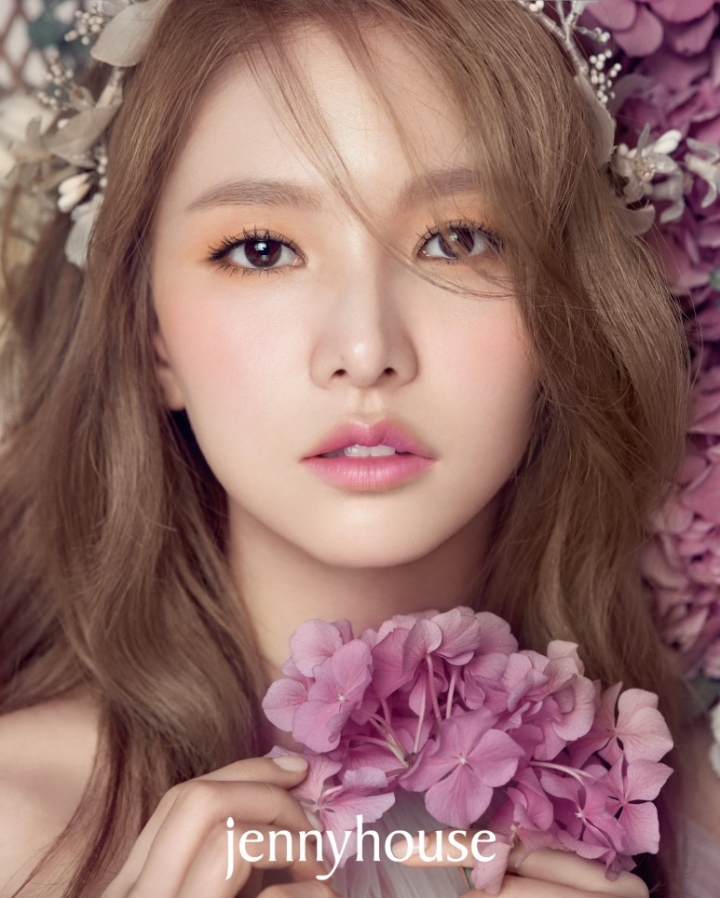 [제니하우스 웨딩화보] 피에스타 재이와 함께한 꽃보다 아름다운 신부 헤어&메이크업 - 아이웨딩 brand+  > 헤어/메이크업 