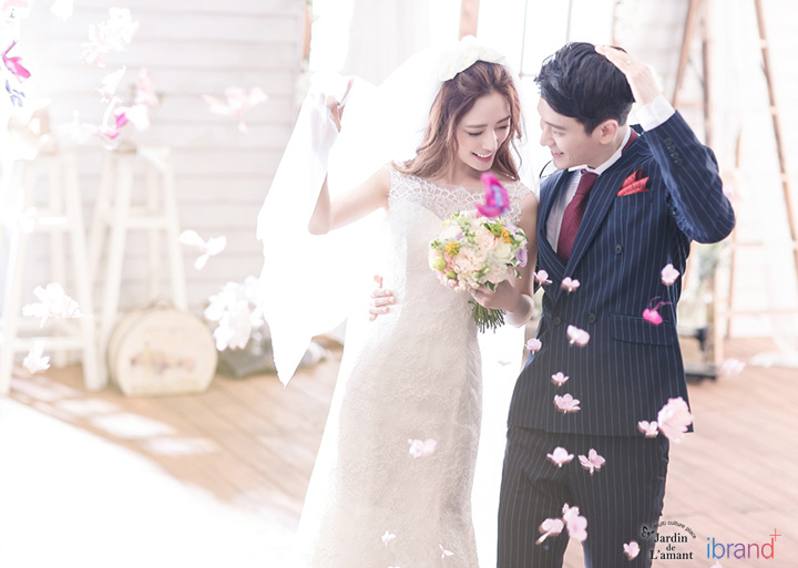 [웨딩스튜디오] 웨딩스튜디오, 리얼리티를 살린 쟈뎅드라망 > 사진 > 브랜드리뷰 - 아이웨딩